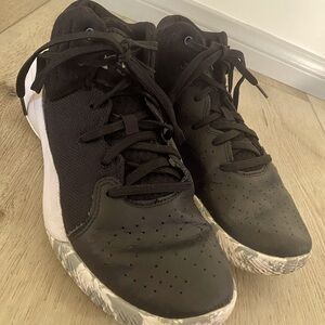 Youth under armor basketball shoes